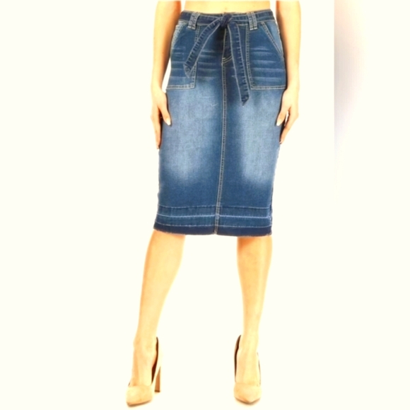 (XS/S)🆕️Dynamite Jewelled Stretchy Denim Skirt W12"× L22" - Picture 2 of 9